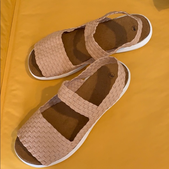 new size 8 women’s Bernie Mev sandals - Picture 12 of 12